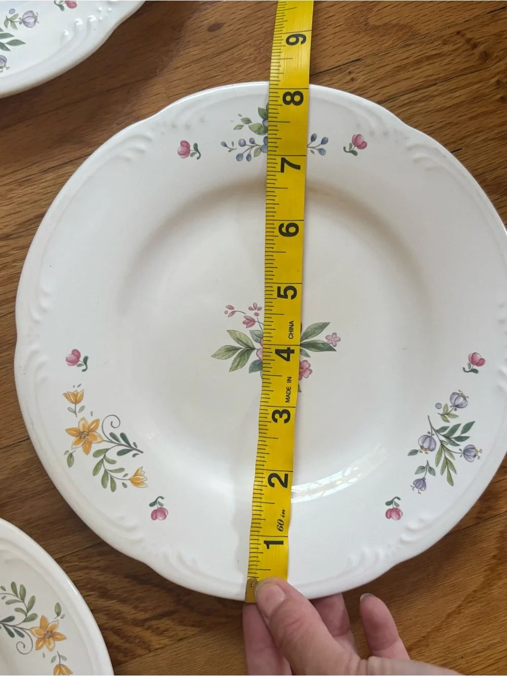 Classic White Floral Ceramic Dinner Plates - Set of 4